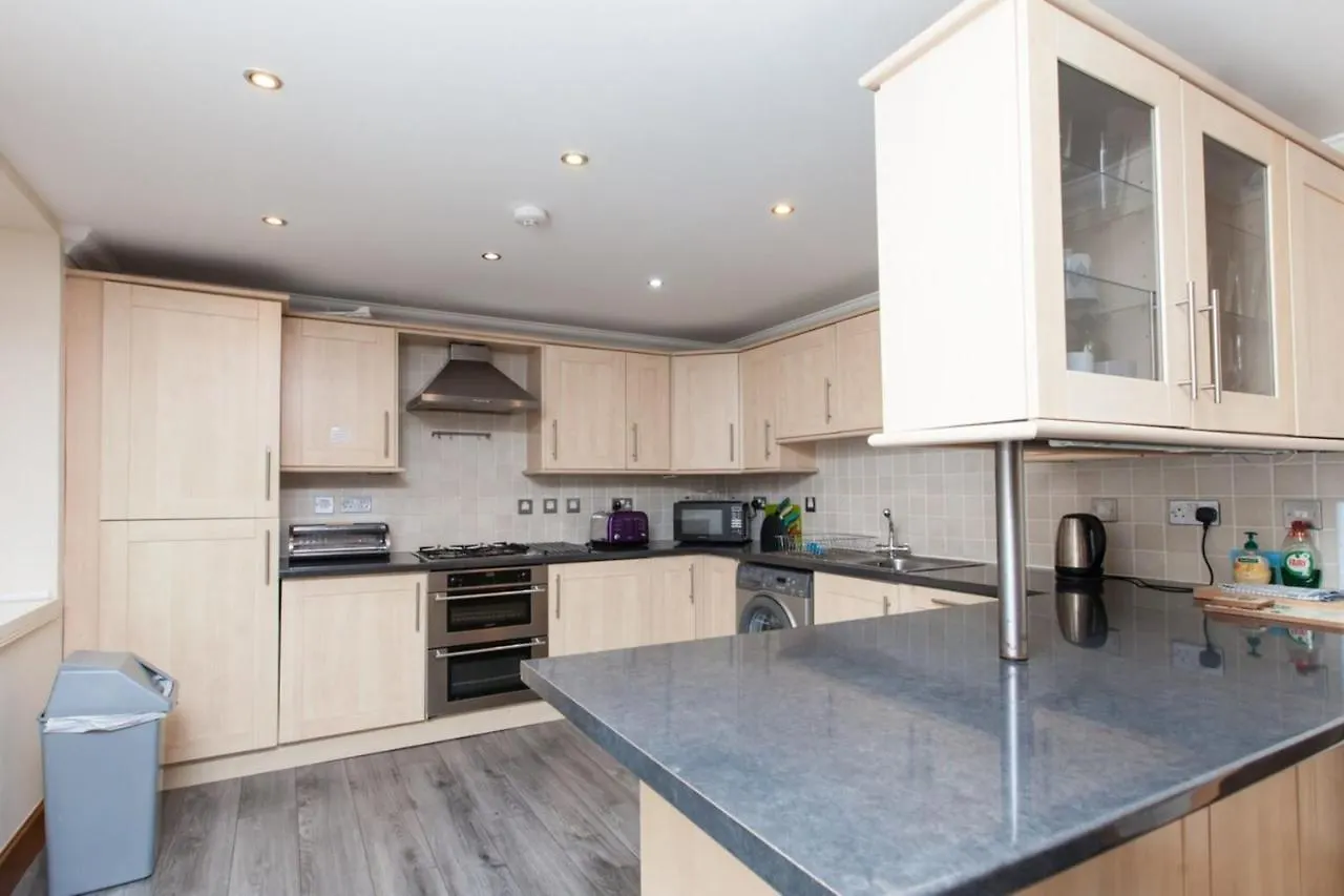 Beautiful 2 Bedroom Flat In Converted Distillery Edinburgh 0*,  United Kingdom